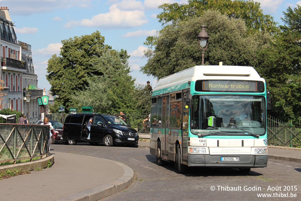 Bus 1303 (256 QSL323 QSL 75) sur la ligne 40 (Montmartrobus - RATP) à Montmartre (Paris)