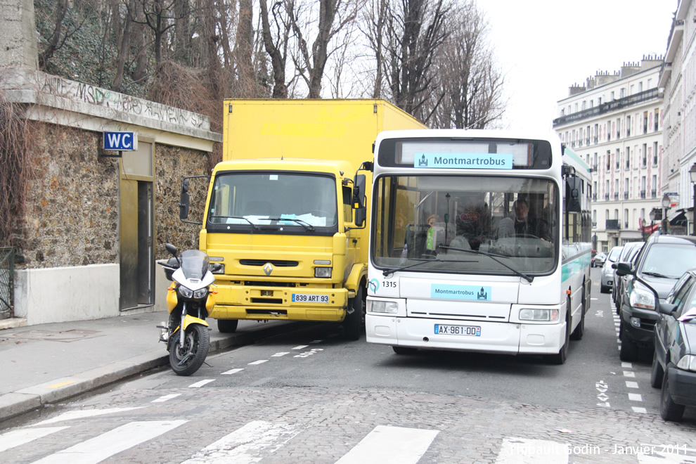 Bus 1315 (AX-961-DD) sur la ligne 40 (Montmartrobus - RATP) à Montmartre (Paris)