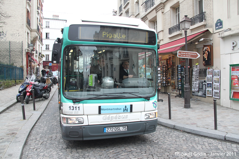 Bus 1311 (272 QSL 75) sur la ligne 40 (Montmartrobus - RATP) à Montmartre (Paris)