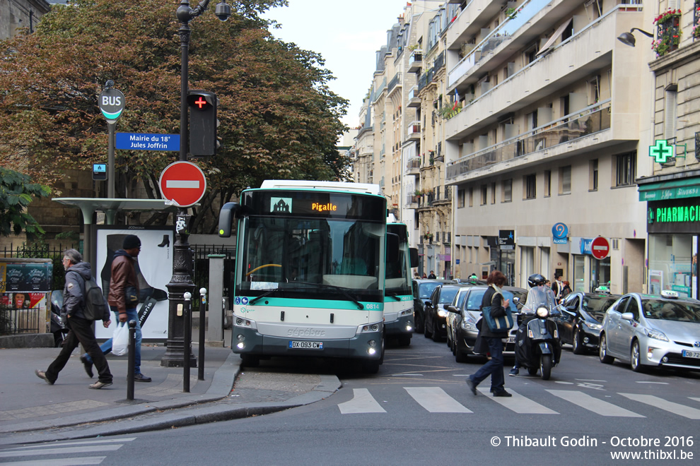 Bus 0814 (DX-093-CW) sur la ligne 40 (Montmartrobus - RATP) à Jules Joffrin (Paris)