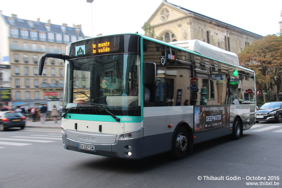 Bus 0809 (DX-027-CW) sur la ligne 40 (Montmartrobus - RATP) à Jules Joffrin (Paris)