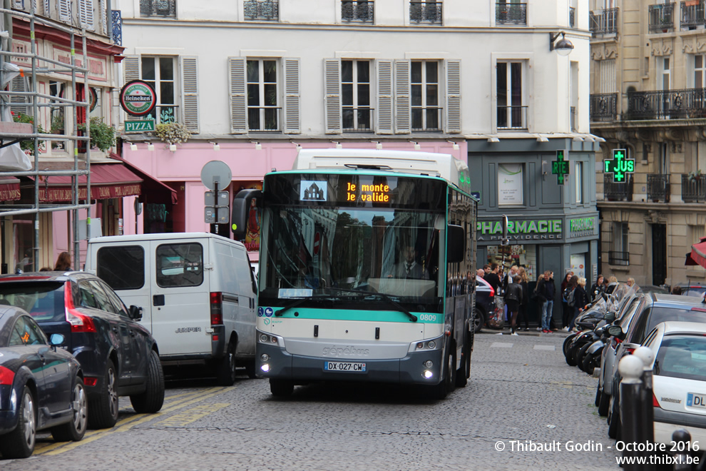 Bus 0809 (DX-027-CW) sur la ligne 40 (Montmartrobus - RATP) à Abbesses (Paris)