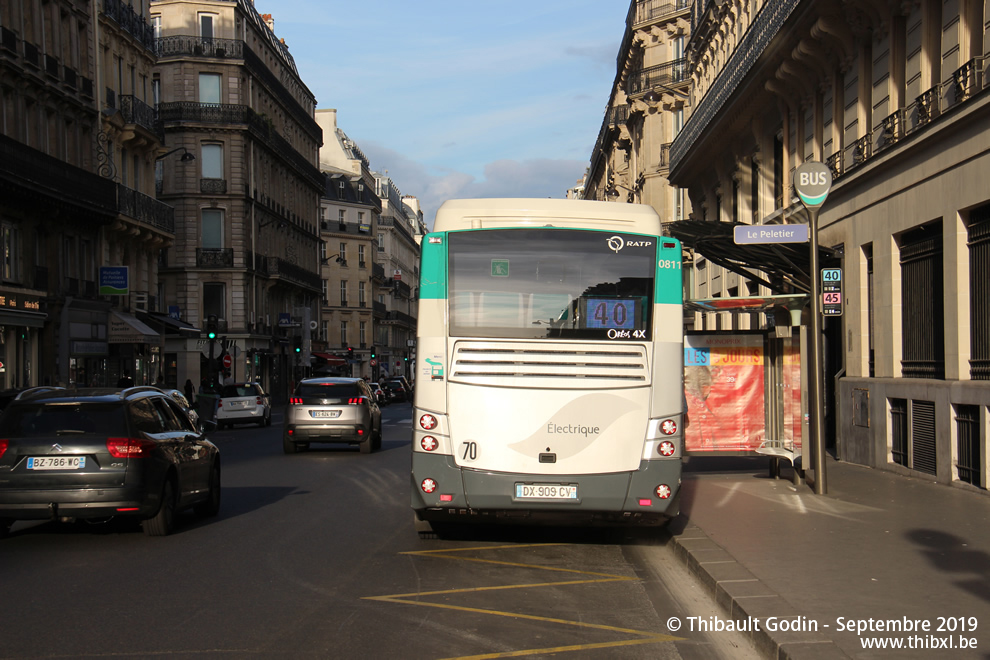 Bus 0811 (DX-909-CV) sur la ligne 40 (RATP) à Le Peletier (Paris)