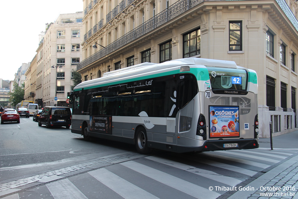 Bus 1229 (EA-278-DH) sur la ligne 42 (RATP) à Le Peletier (Paris)