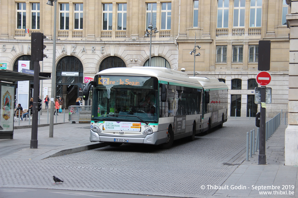 Bus 1247 (EB-655-DW) sur la ligne 42 (RATP) à Gare Saint-Lazare (Paris)