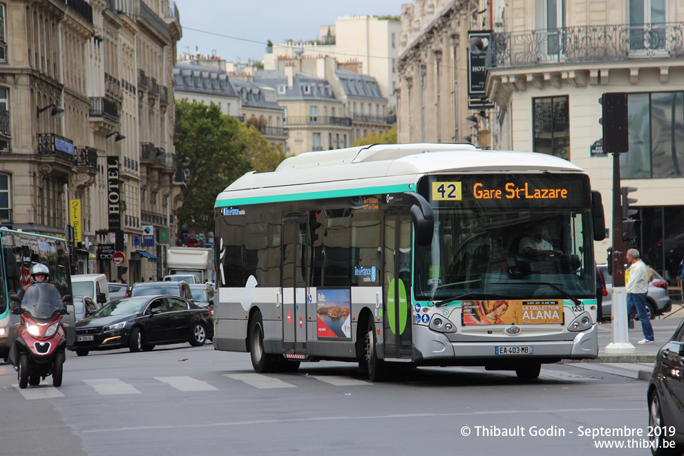 Bus 1231 (EA-403-MB) sur la ligne 42 (RATP) à Gare Saint-Lazare (Paris)