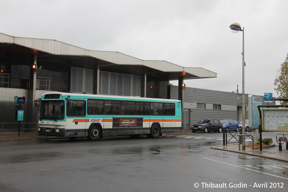 Bus 9790 (513 BSD 91) sur la ligne 421 (CEAT) à Émerainville