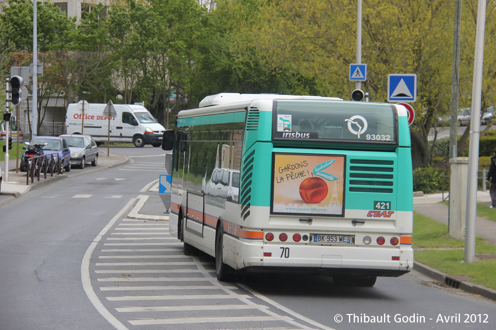 Bus 93032 (BK-953-WE) sur la ligne 421 (CEAT) à Émerainville