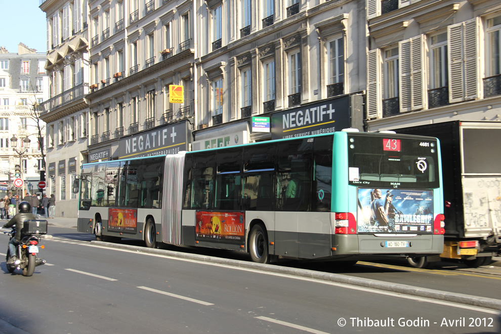 Bus 4681 (AC-150-TV) sur la ligne 43 (RATP) à Poissonnière (Paris)