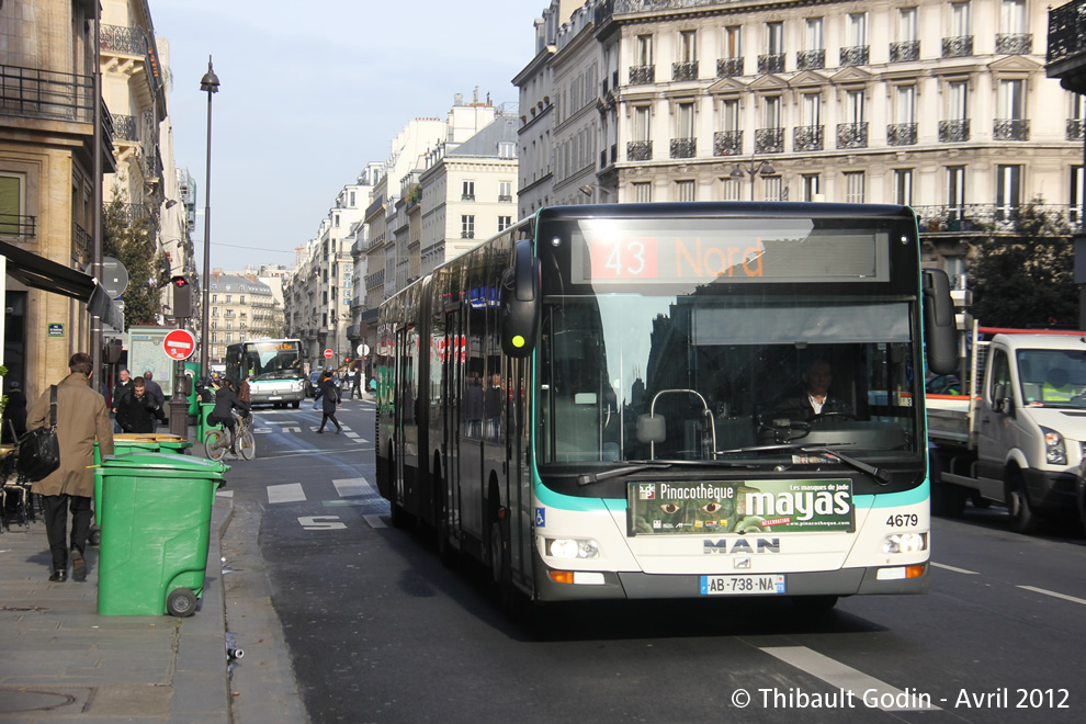 Bus 4679 (AB-738-NA) sur la ligne 43 (RATP) à Poissonnière (Paris)