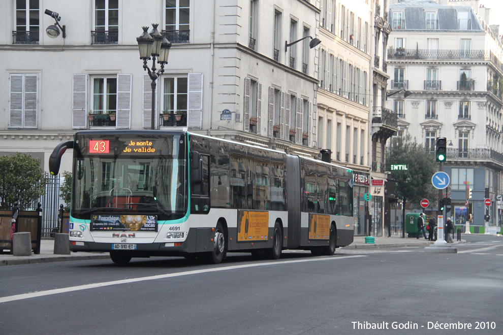 Bus 4691 (AD-910-ET) sur la ligne 43 (RATP) à Notre-Dame-de-Lorette (Paris)