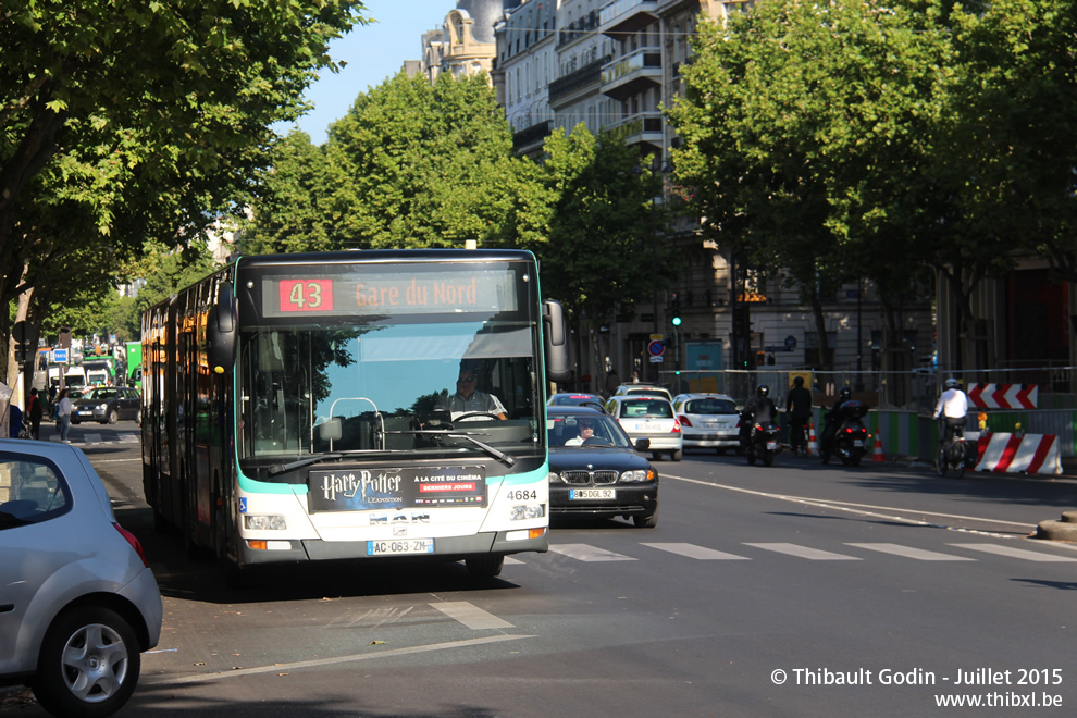 Bus 4684 (AC-063-ZM) sur la ligne 43 (RATP) à Ternes (Paris)
