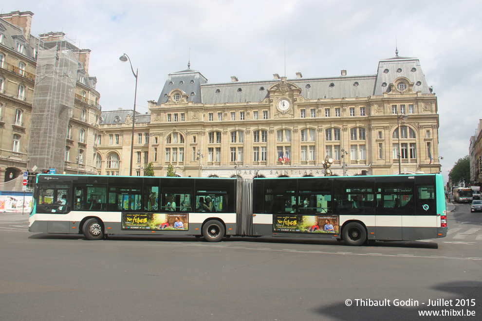 Bus 4692 (AD-894-ET) sur la ligne 43 (RATP) à Gare Saint-Lazare (Paris)