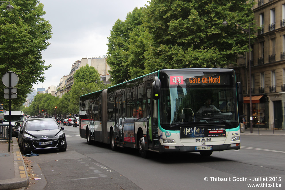 Bus 4694 (AH-716-DT) sur la ligne 43 (RATP) à Ternes (Paris)