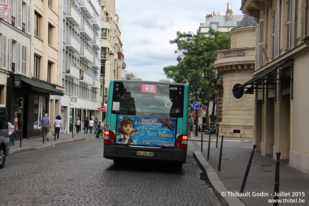 Bus 4689 (AC-015-ZM) sur la ligne 43 (RATP) à Friedland (Paris)