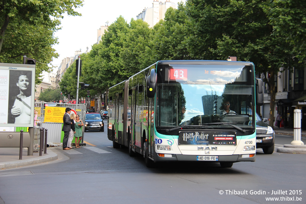 Bus 4700 (AE-016-FE) sur la ligne 43 (RATP) à Ternes (Paris)