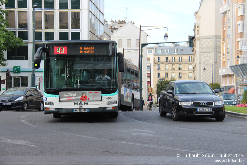 Bus 4686 (AC-182-TV) sur la ligne 43 (RATP) à Neuilly-sur-Seine