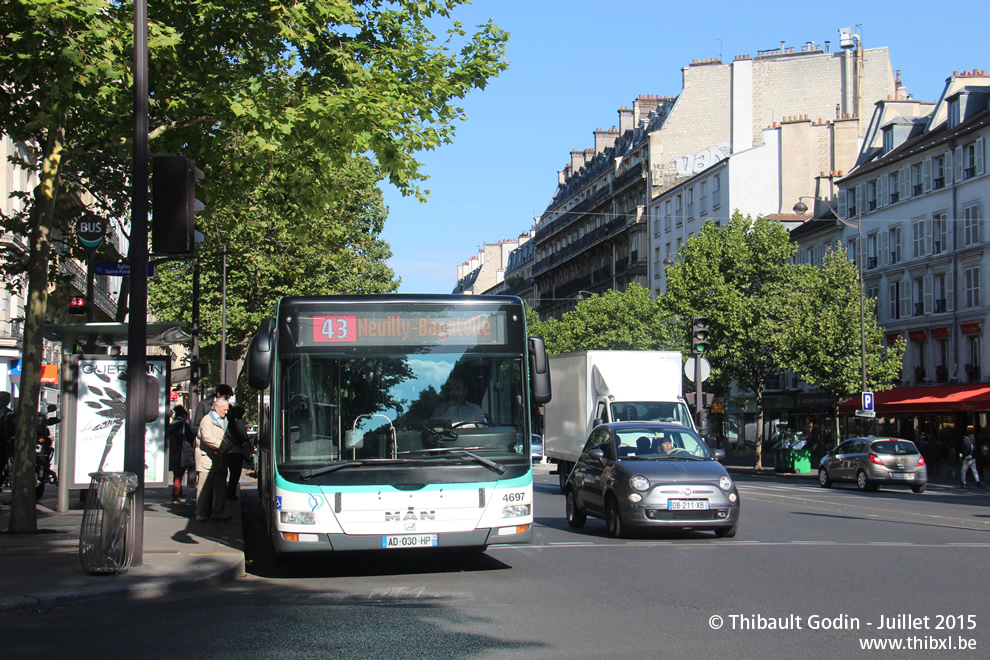 Bus 4697 (AD-030-HP) sur la ligne 43 (RATP) à Ternes (Paris)
