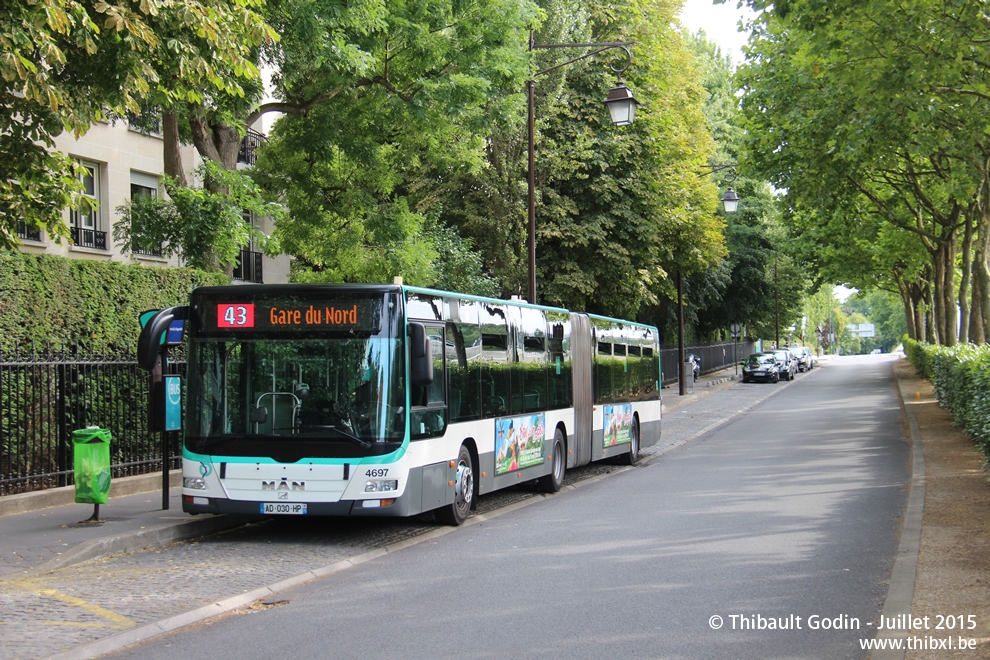 Bus 4697 (AD-030-HP) sur la ligne 43 (RATP) à Neuilly-sur-Seine
