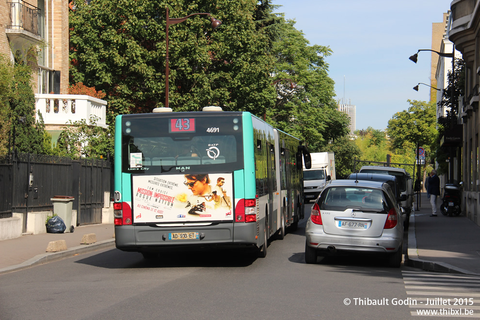 Bus 4691 (AD-910-ET) sur la ligne 43 (RATP) à Neuilly-sur-Seine