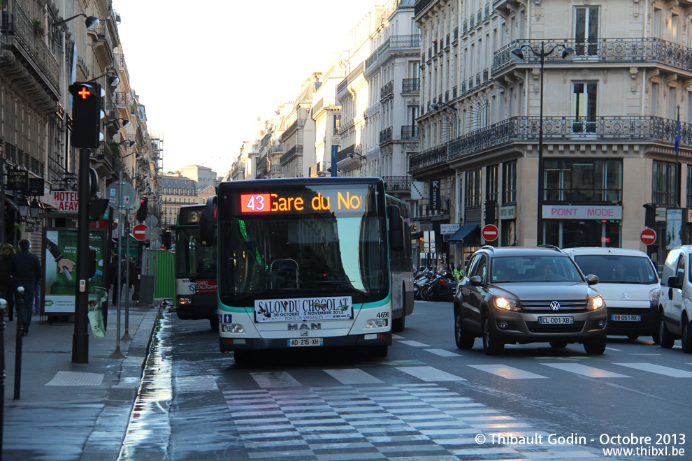 Bus 4696 (AD-215-XH) sur la ligne 43 (RATP) à Cadet (Paris)