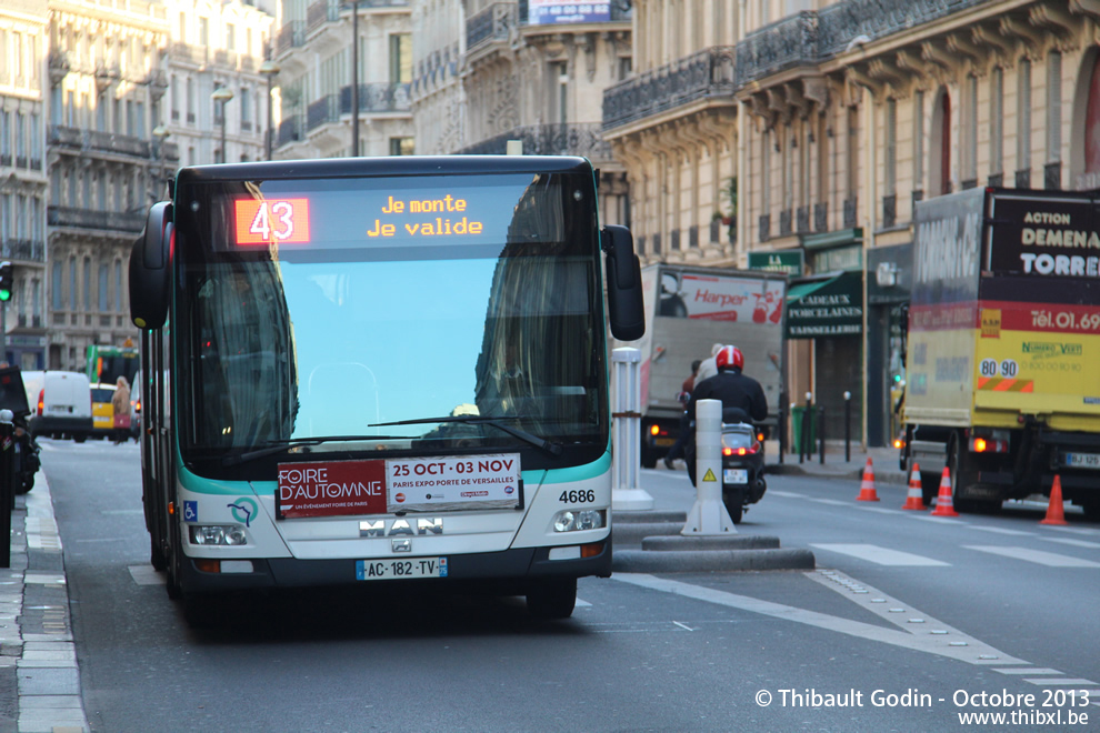 Bus 4686 (AC-182-TV) sur la ligne 43 (RATP) à Gare Saint-Lazare (Paris)