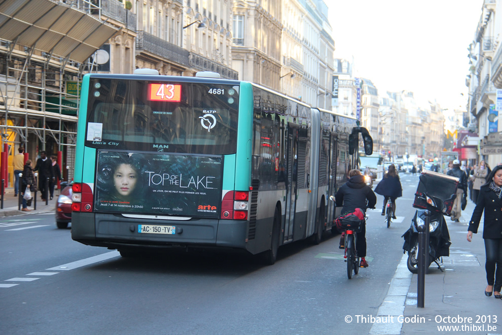Bus 4681 (AC-150-TV) sur la ligne 43 (RATP) à Gare Saint-Lazare (Paris)