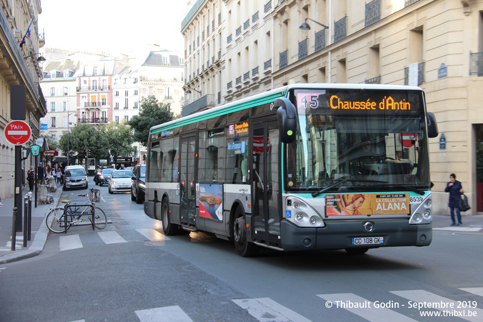 Bus 8539 (CC-108-GK) sur la ligne 45 (RATP) à Le Peletier (Paris)