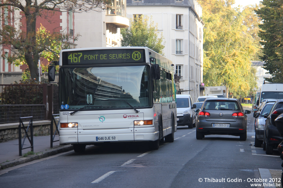 Bus 02029 (646 DJE 92) sur la ligne 467 (RATP) à Boulogne-Billancourt