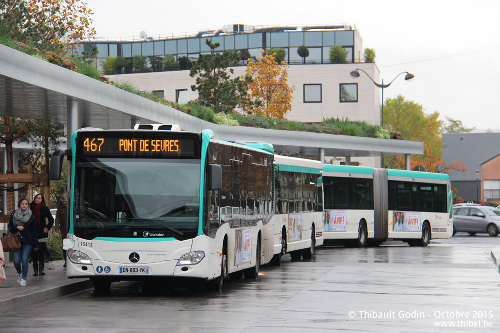 Bus 15413 (DN-863-YK) sur la ligne 467 (RATP) à Rueil-Malmaison