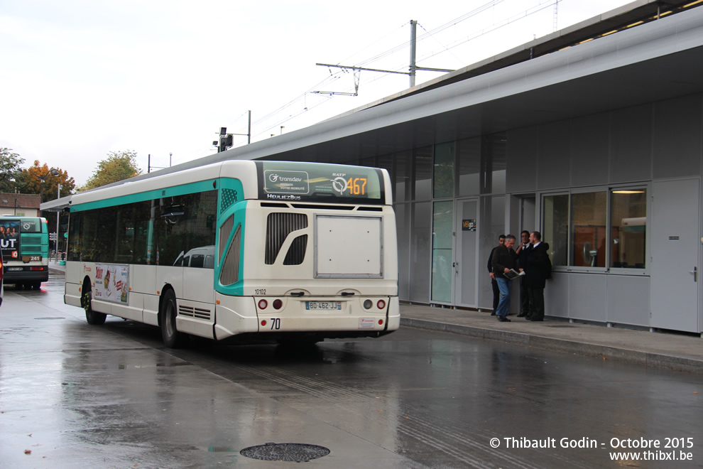 Bus 10102 (BD-462-JJ) sur la ligne 467 (RATP) à Rueil-Malmaison