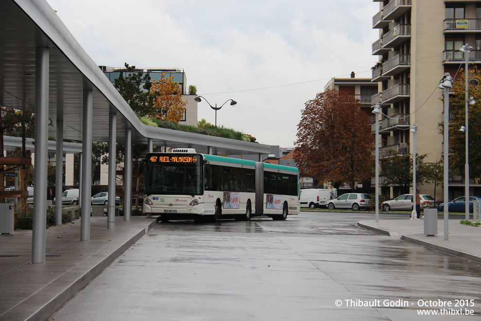 Bus 13220 (CQ-007-ZF) sur la ligne 467 (RATP) à Rueil-Malmaison