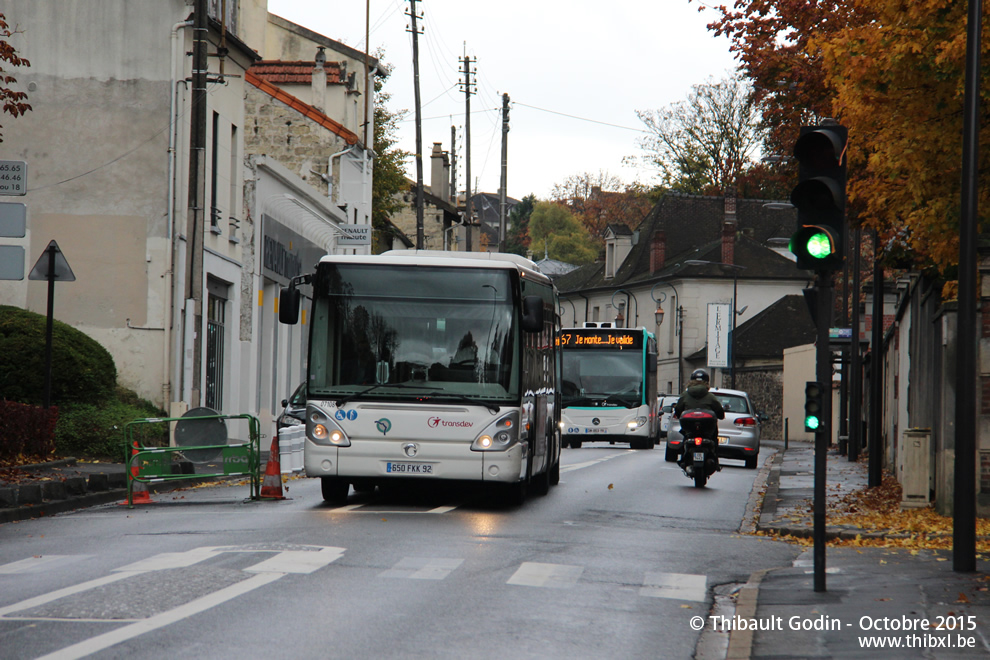 Bus 07108 (650 FKK 92) sur la ligne 467 (RATP) à Rueil-Malmaison