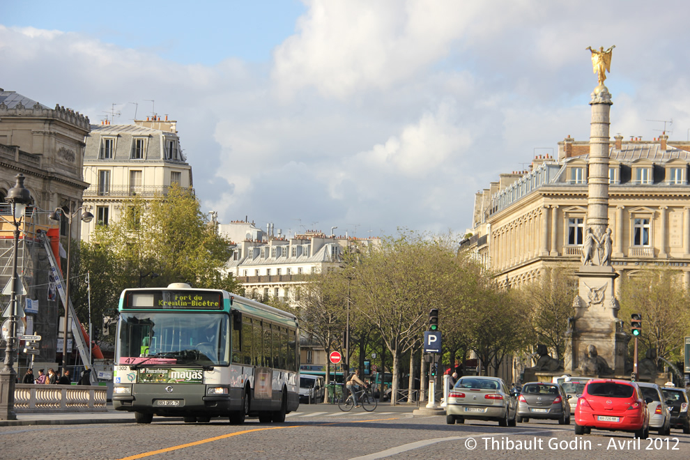 Bus 8302 (883 QBS 75) sur la ligne 47 (RATP) à Châtelet (Paris)