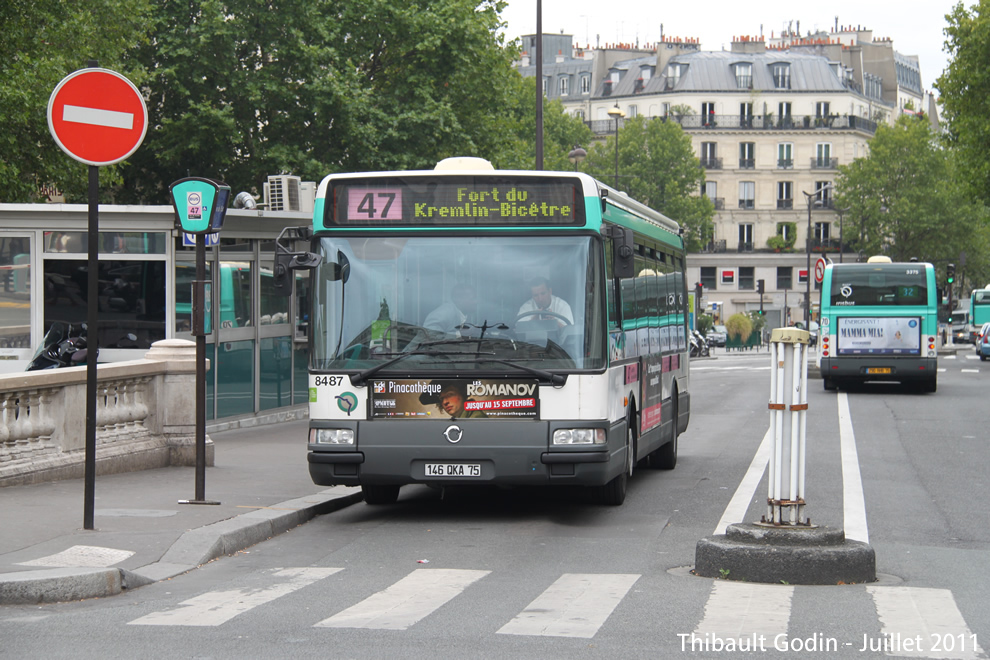 Bus 8487 (146 QKA 75) sur la ligne 47 (RATP) à Gare de l'Est (Paris)