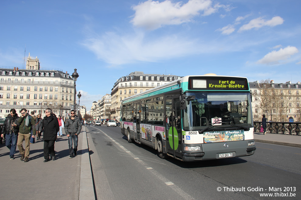 Bus 8502 (149 QKA 75) sur la ligne 47 (RATP) à Cité (Paris)