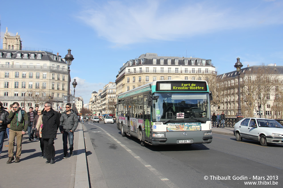 Bus 8502 (149 QKA 75) sur la ligne 47 (RATP) à Cité (Paris)