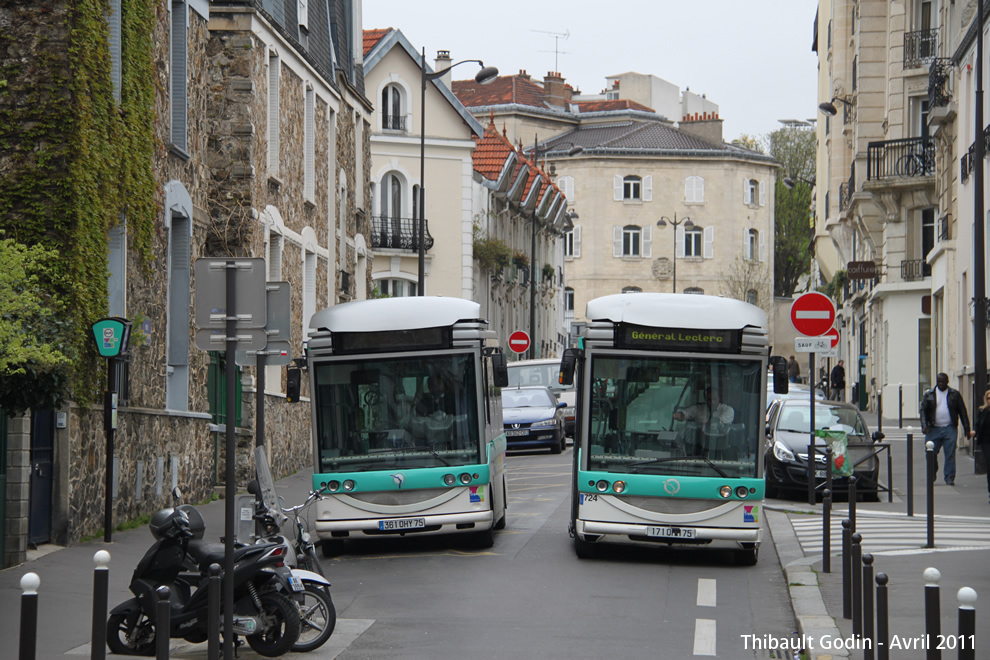 Bus 724 (171 QHH 75) et 727 (361 QHY 75) sur la ligne 513 (Traverse Bièvre Montsouris - RATP) à Tolbiac (Paris)