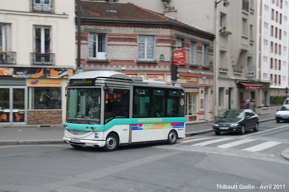 Bus 726 (149 QHH 75) sur la ligne 513 (Traverse Bièvre Montsouris - RATP) à Bobillot (Paris)