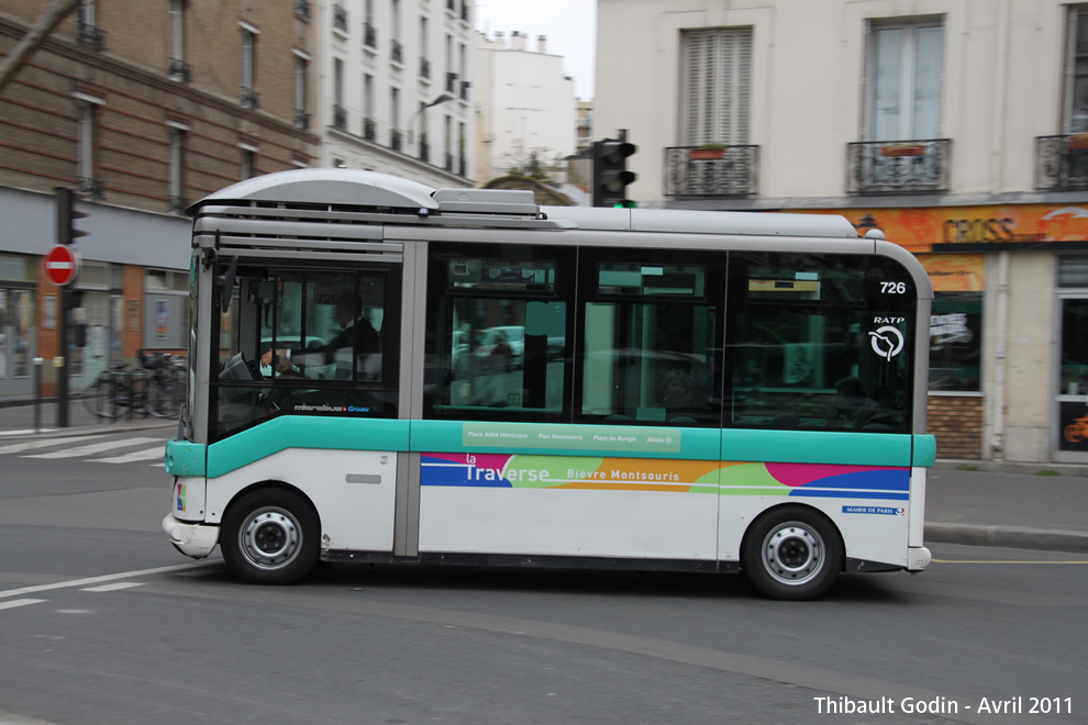 Bus 726 (149 QHH 75) sur la ligne 513 (Traverse Bièvre Montsouris - RATP) à Bobillot (Paris)