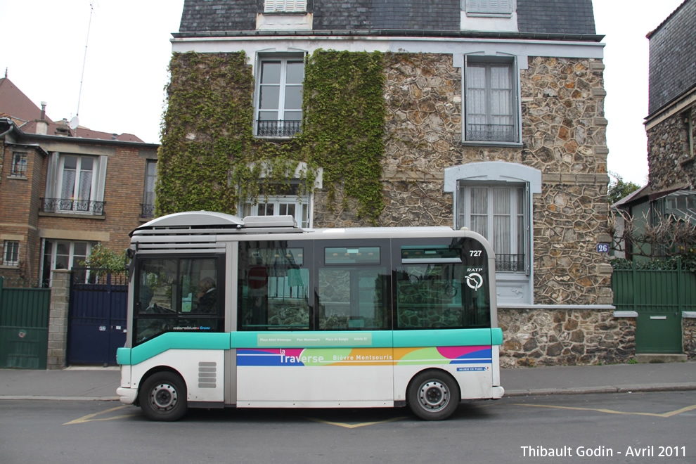 Bus 727 (361 QHY 75) sur la ligne 513 (Traverse Bièvre Montsouris - RATP) à Tolbiac (Paris)