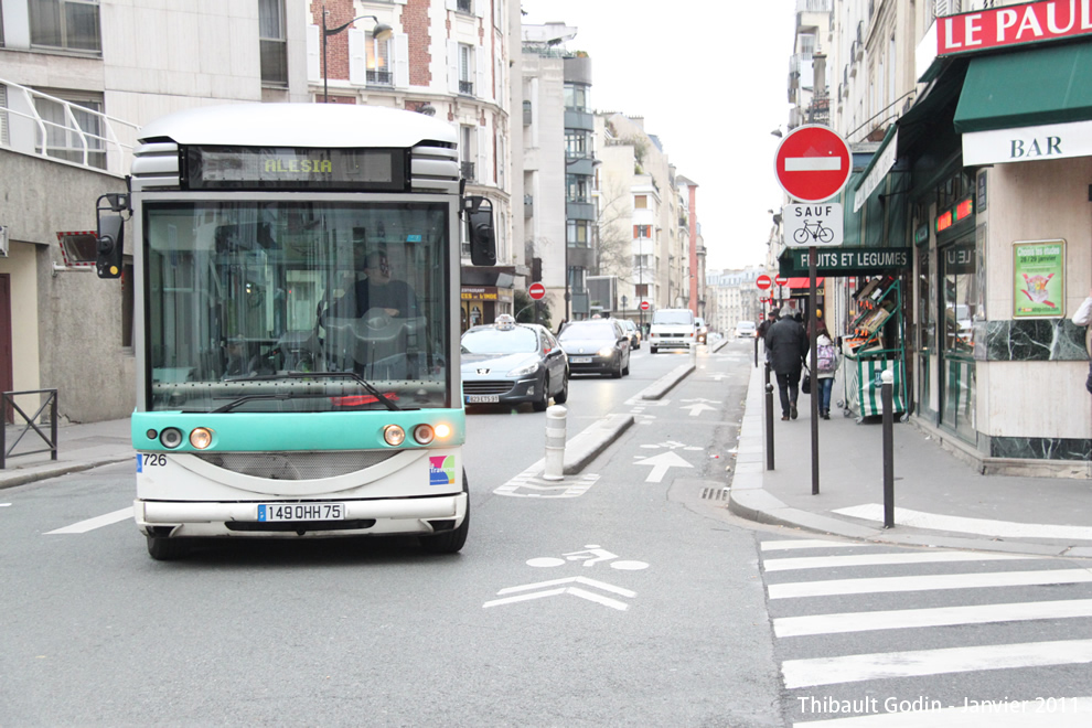 Bus 726 (149 QHH 75) sur la ligne 513 (Traverse Bièvre Montsouris - RATP) à Porte d'Orléans (Paris)