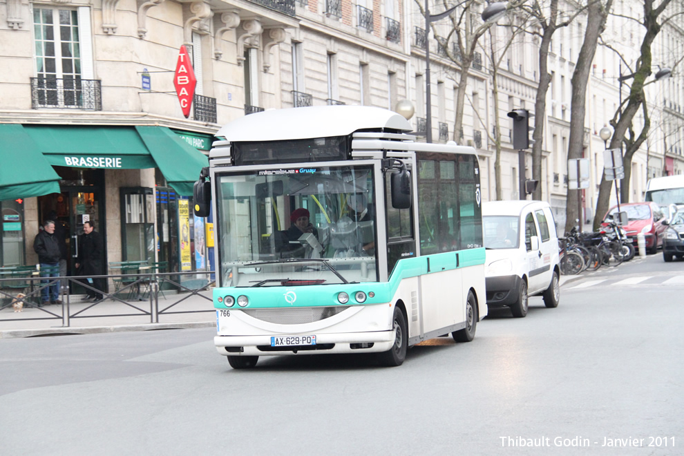 Bus 766 (AX-629-PQ) sur la ligne 513 (Traverse Bièvre Montsouris - RATP) à Montsouris (Paris)