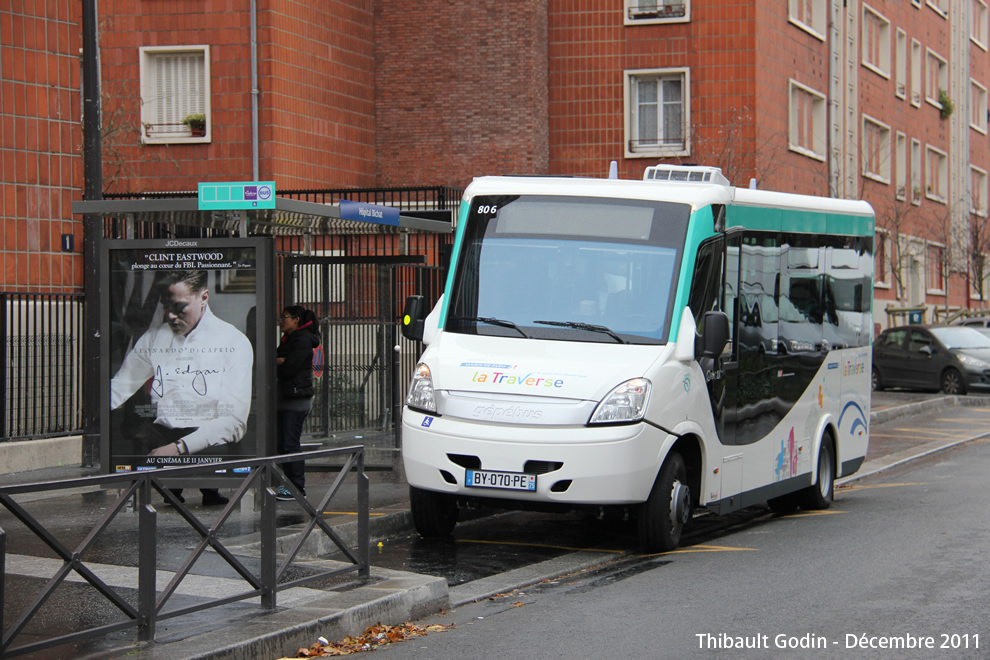 Bus 806 (BY-070-PE) sur la ligne 518 (Traverse Batignolles-Bichat - RATP) à Porte de Saint-Ouen (Paris)