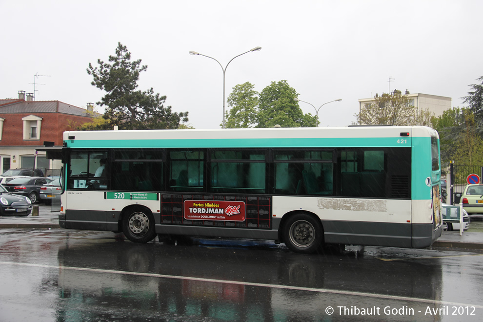 Bus 421 (CD-211-AK) sur la ligne 520 (RATP) à Bry-sur-Marne