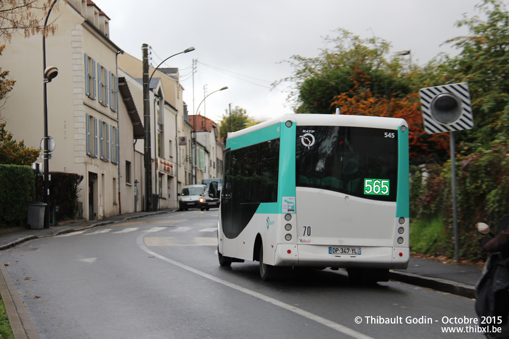 Bus 545 (DP-347-YL) sur la ligne 565 (RATP) à Rueil-Malmaison