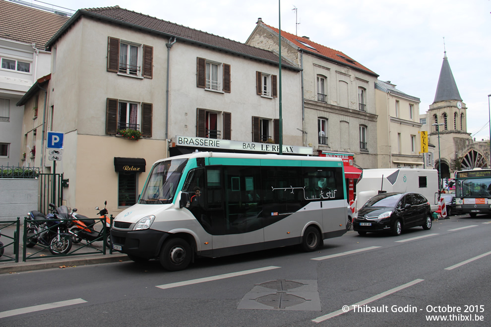 Bus 526 (CG-308-GY) sur la ligne 566 (RATP) à Colombes