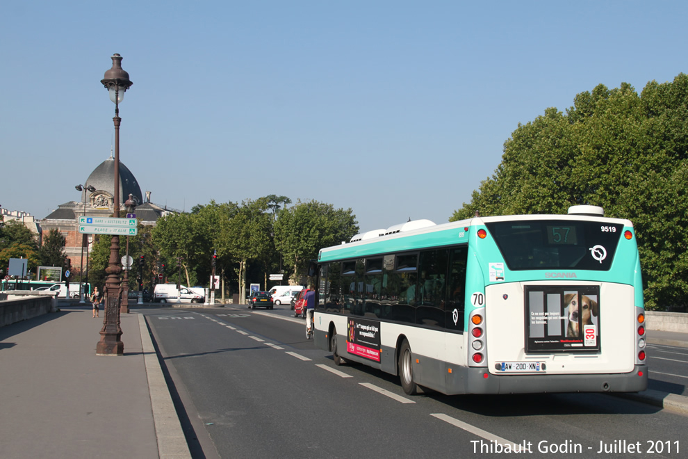 Bus 9519 (AW-200-XN) sur la ligne 57 (RATP) à Gare d'Austerlitz (Paris)