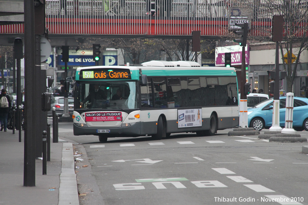 Bus 9484 (AV-464-EN) sur la ligne 57 (RATP) à Gare de Lyon (Paris)