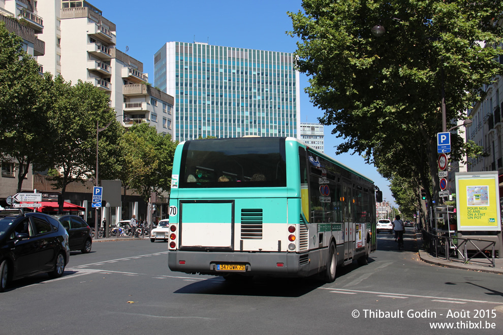 Bus 3092 (347 QWK 75) sur la ligne 58 (RATP) à Gaîté (Paris)